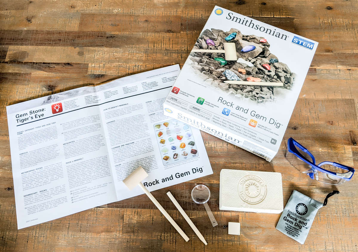 **NEW in the Box**  Smithsonian Rock and Gem Dig STEM Activity 